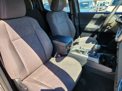 Used 2017 Toyota Tacoma TRD Sport w/ Tow Package (A/T) AWD/4WD image 15