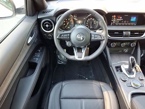 Used 2023 Alfa Romeo Stelvio Ti AWD/4WD image 21
