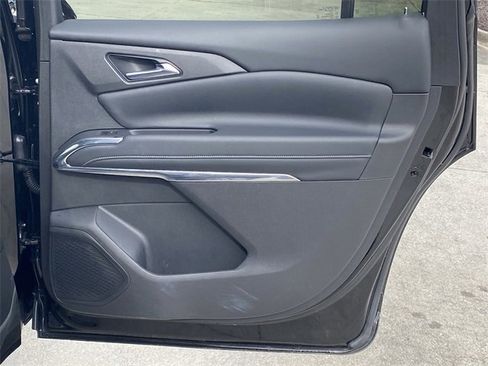 Certified 2025 Chevrolet Traverse LT image 31