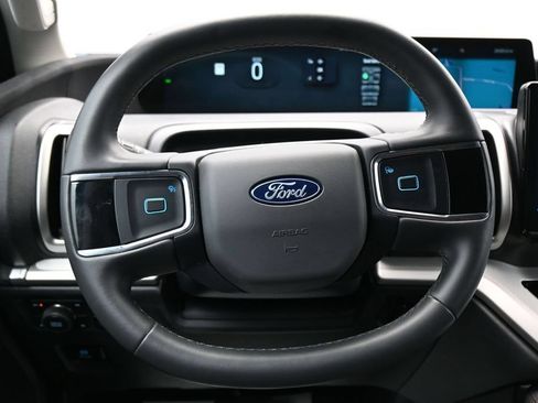 Used 2025 Ford Expedition Active AWD/4WD image 15