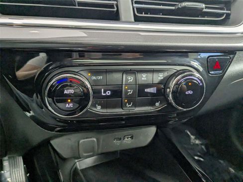 Used 2026 Chevrolet Trax ACTIV w/ Sunroof Package FWD image 20
