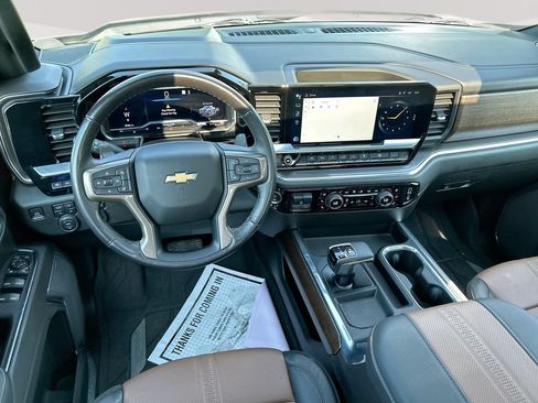 Used 2023 Chevrolet Silverado 1500 High Country w/ High Country Premium Package AWD/4WD image 25