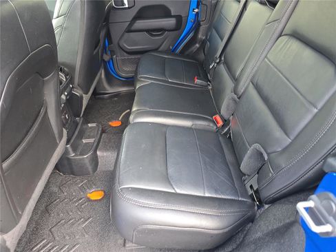 Used 2021 Jeep Wrangler Unlimited Sahara AWD/4WD image 15