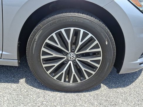 Used 2020 Volkswagen Jetta SE w/ SE Cold Weather Package FWD image 8