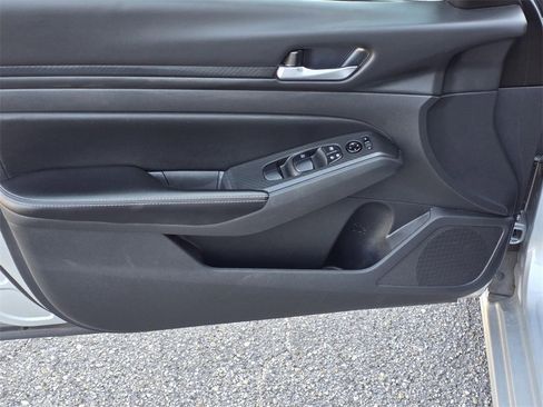 Used 2024 Nissan Altima 2.5 SV image 30