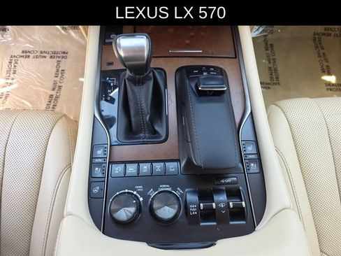 Used 2021 Lexus LX 570 4WD w/ Luxury Package image 26