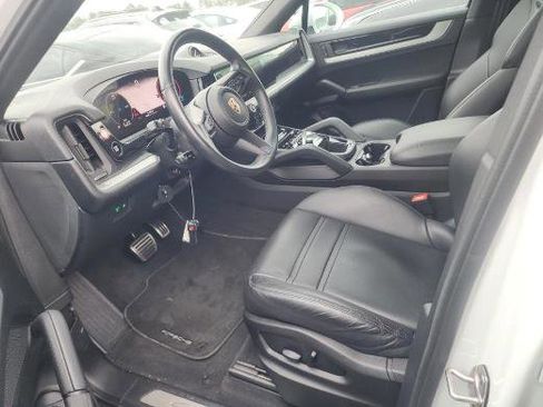 Used 2024 Porsche Cayenne S image 6