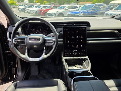 Used 2025 GMC Terrain Elevation w/ Elevation Premium Package AWD/4WD image 9