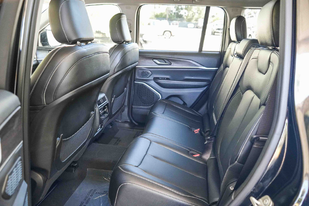 Used 2023 Jeep Grand Cherokee Limited w/ MOPAR Finishing Package RWD image 19
