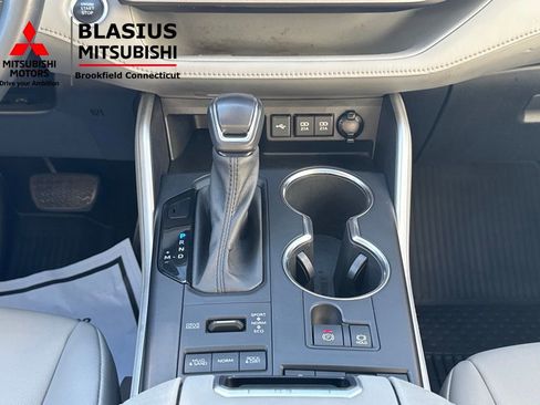 Used 2021 Toyota Highlander XLE image 27