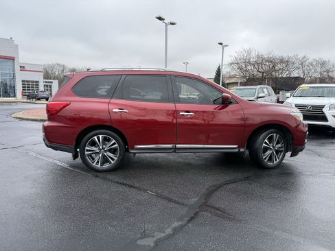 Used 2019 Nissan Pathfinder Platinum image 10