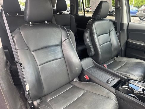 Used 2019 Honda Pilot Touring image 32