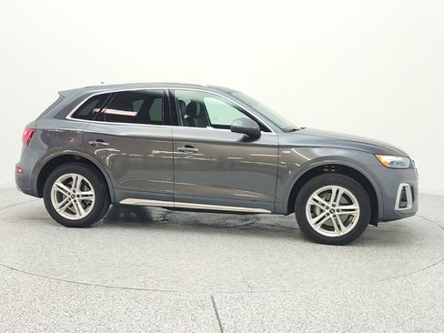 Used 2024 Audi Q5 e Premium Plus w/ Premium Plus Package image 4