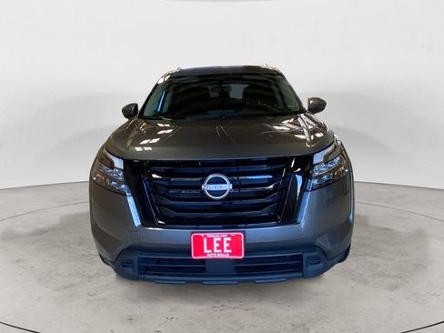 Certified 2024 Nissan Pathfinder SV w/ Black Appearance Package image 8