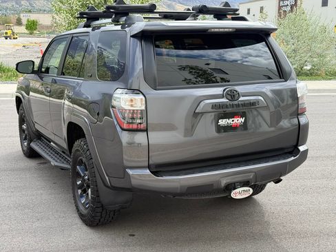 Used 2022 Toyota 4Runner SR5 Premium image 9
