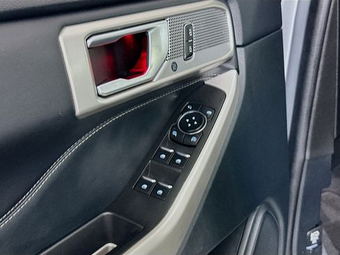 Used 2024 Ford Explorer Limited RWD image 15