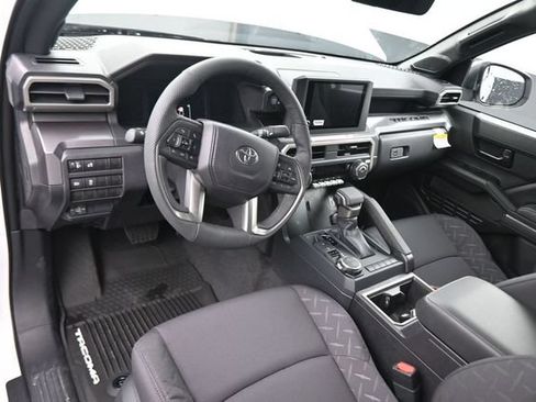 Used 2026 Toyota Tacoma SR5 AWD/4WD image 21