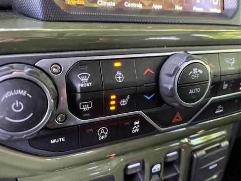 Used 2021 Jeep Gladiator Overland w/ Popular Equipment Package AWD/4WD image 41