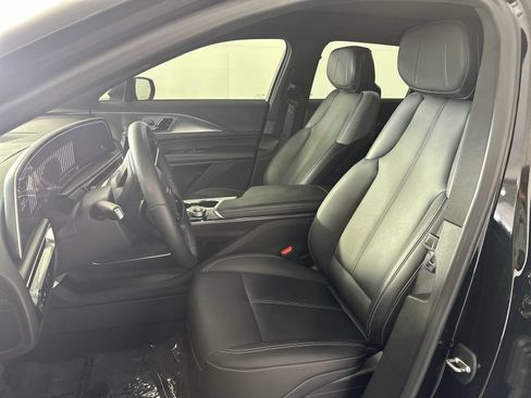 Used 2024 Cadillac Lyriq Tech RWD image 11