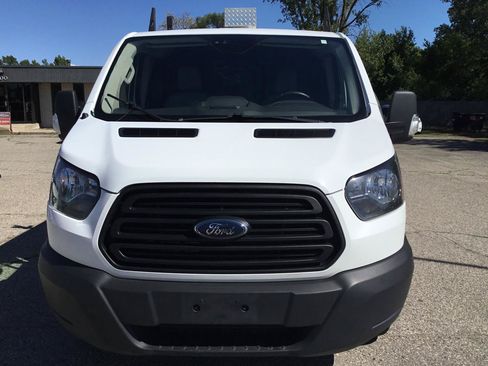 Used 2019 Ford Transit 250 130 Low Roof RWD image 3