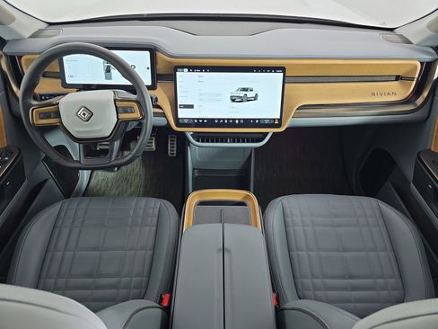 Used 2025 Rivian R1T Premium AWD/4WD image 25