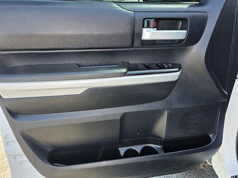Used 2018 Toyota Tundra SR5 AWD/4WD image 9