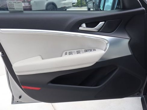 Used 2025 Genesis G70 2.5T RWD image 25