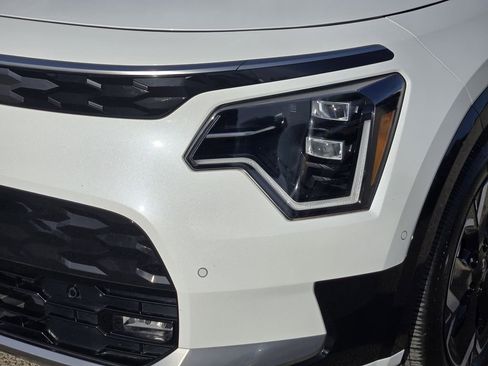 Certified 2024 Kia Niro Wave image 7