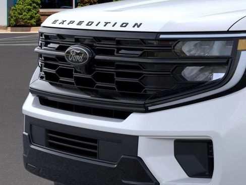 New 2026 Ford Expedition Platinum image 17