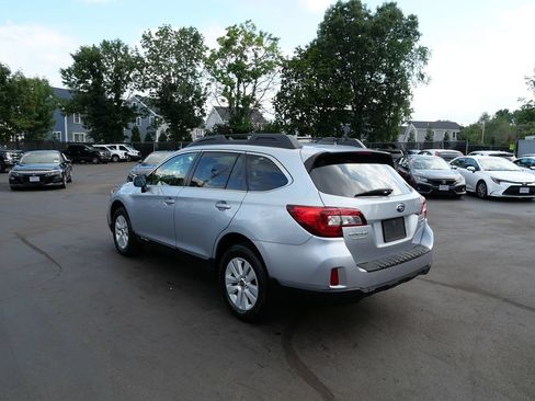 Used 2017 Subaru Outback 2.5i Premium AWD/4WD image 5