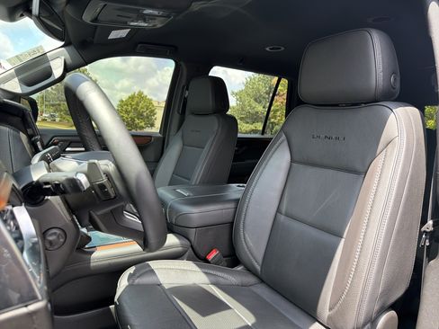 Used 2025 GMC Yukon Denali AWD/4WD image 7
