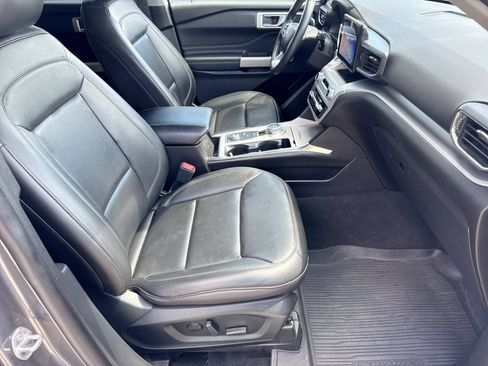 Used 2022 Ford Explorer XLT w/ Equipment Group 202A AWD/4WD image 25