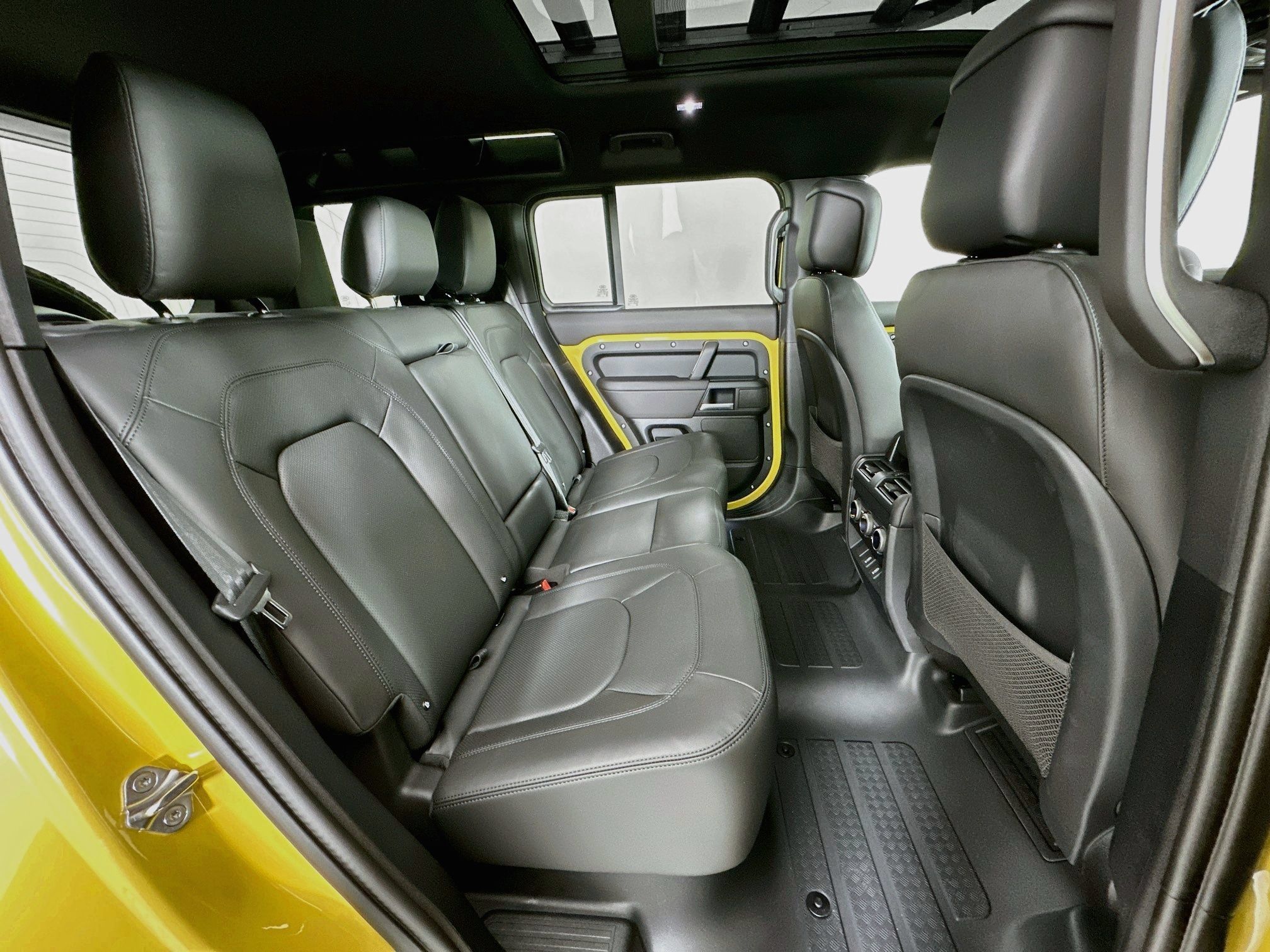 New 2026 Land Rover Defender 110 AWD/4WD image 25