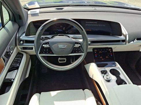 New 2026 Cadillac Vistiq Luxury w/ LPO, Floor Liner Package AWD/4WD image 7