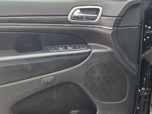 Used 2019 Jeep Grand Cherokee Limited w/ Luxury Group II image 18