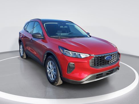 New 2025 Ford Escape Active w/ Active Premium Tech Pack image 2