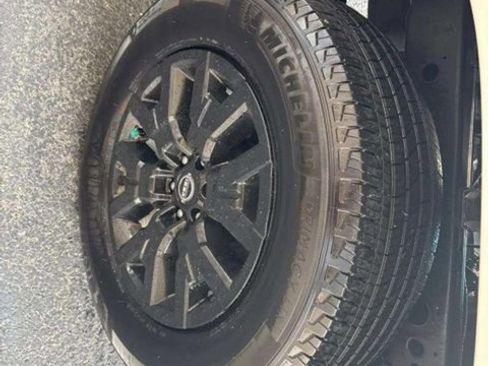 Used 2023 Nissan Frontier SV image 15