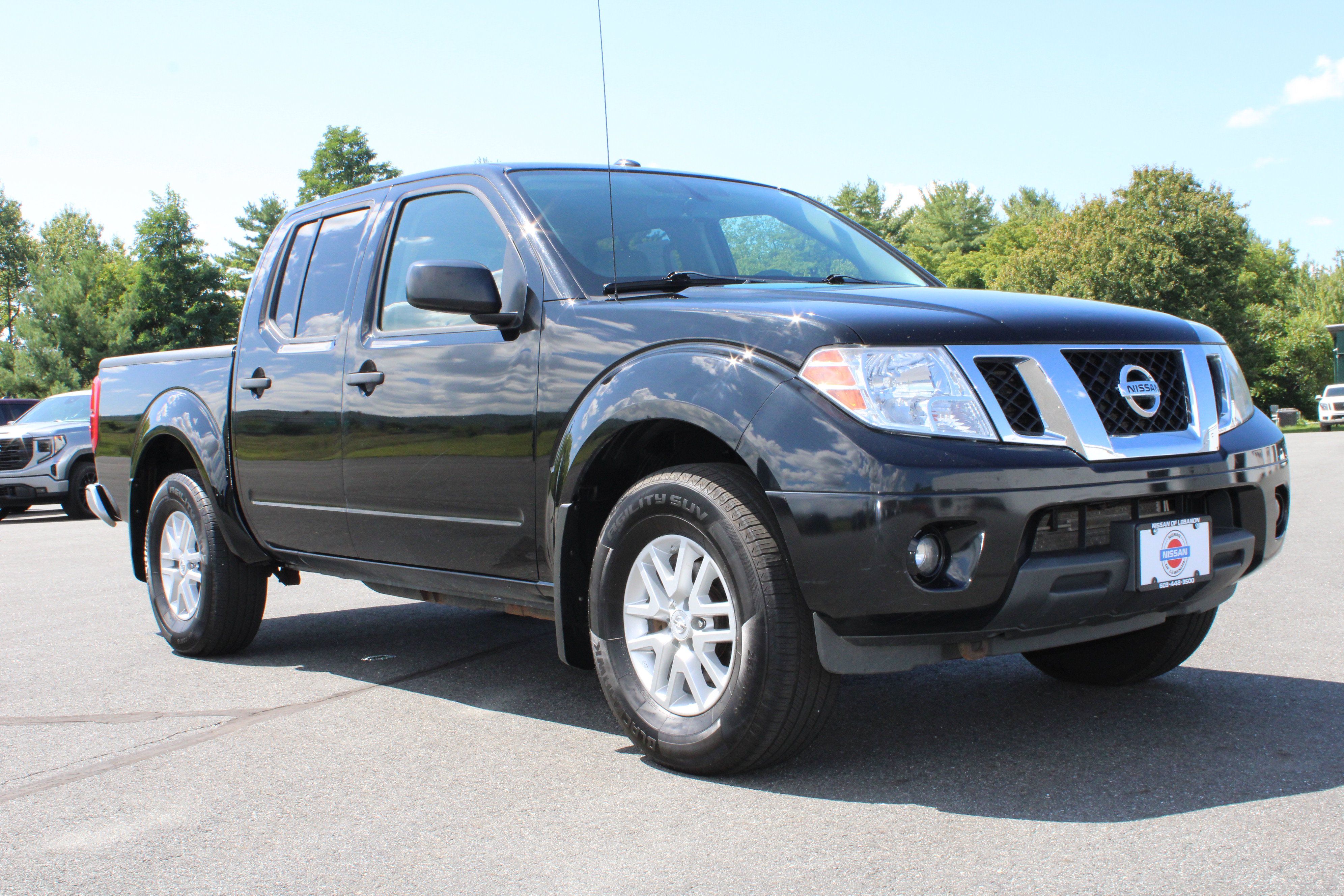 Used 2017 Nissan Frontier SV w/ SV Value Truck Package AWD/4WD image 3