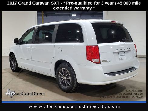 Used 2017 Dodge Grand Caravan SXT w/ Driver Convenience Group image 12