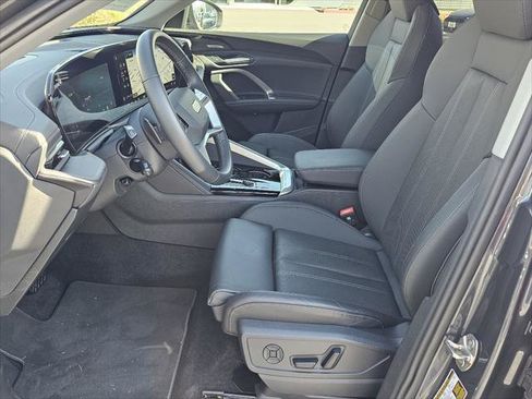 Used 2025 Audi Q5 Premium Plus w/ Premium Plus AWD/4WD image 2