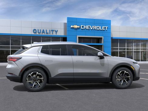New 2026 Chevrolet Equinox EV LT image 29