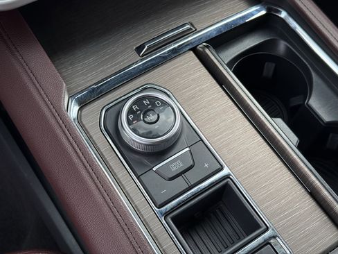 Used 2024 Ford Expedition Limited image 23