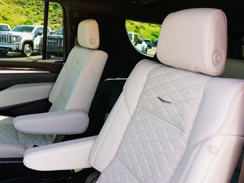 New 2026 Cadillac Escalade ESV Platinum Sport w/ LPO, ONYX Package image 11