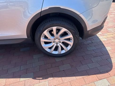 Used 2022 Land Rover Discovery Sport SE AWD/4WD image 6