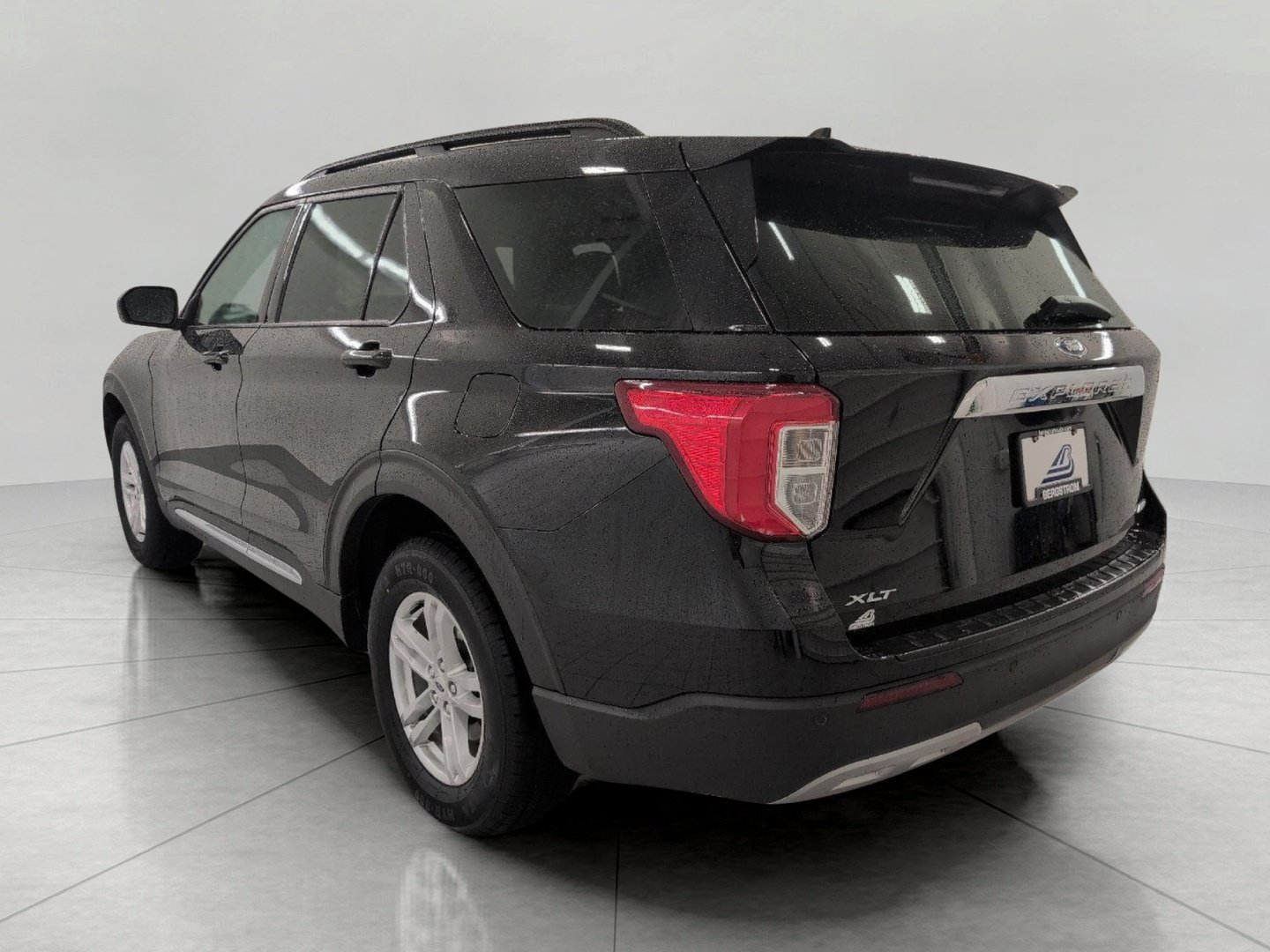 Used 2024 Ford Explorer XLT w/ Equipment Group 202A AWD/4WD image 49