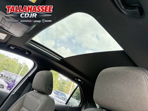 Used 2018 Chevrolet Equinox LT w/ Sun & Infotainment Package FWD image 16