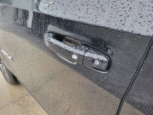 Used 2021 GMC Yukon XL AT4 w/ AT4 Premium Package image 10