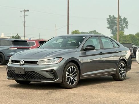 Used 2025 Volkswagen Jetta Sport FWD image 40
