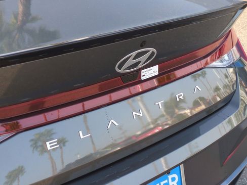 Used 2025 Hyundai Elantra Sport image 30
