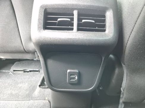 Used 2021 Chevrolet Equinox LS image 34